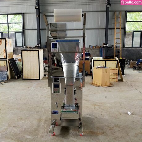 Adrian Naeves ポルノスター 可愛い 画像