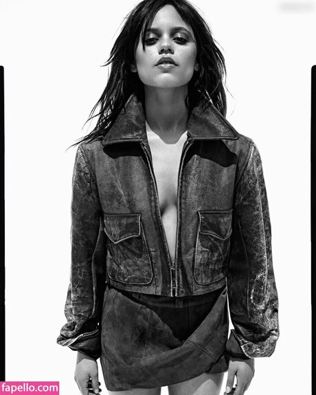 Jenna Ortega 最高のモデル 画像