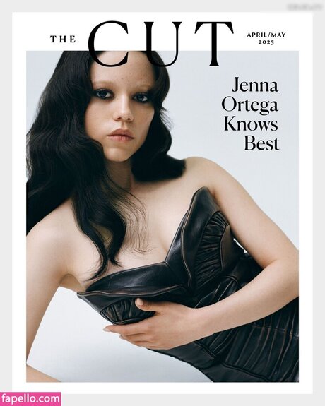 Jenna Ortega アートモデル 写真