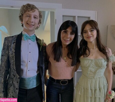 Jenna Ortega 裸の女優 写真