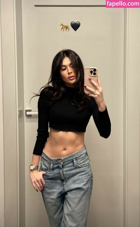 Roxie W giel xxxスター アーカイブ