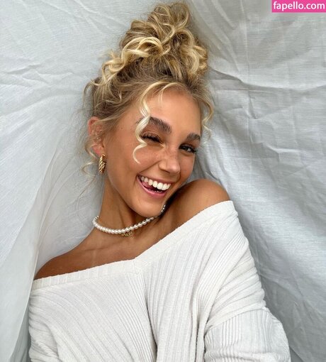 Lara Spengler スター 写真