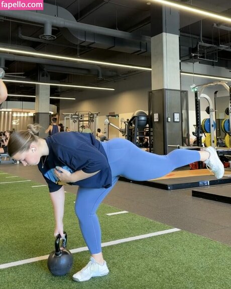 Esther Burden HDモデル 画像