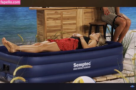 Pearl Tv Upskirt ポルノモデル 画像