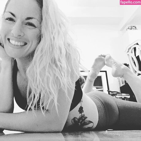 ナイロン足 OnlyFans 美しいヌード 画像