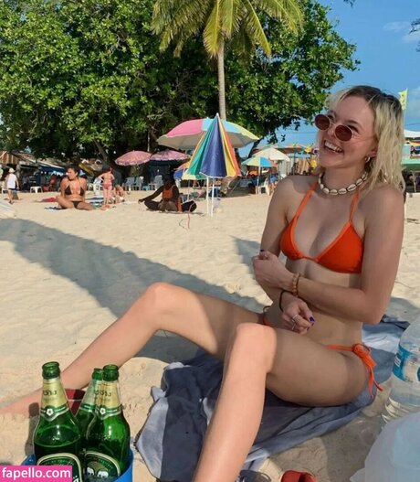 Taylor Hickson 完璧なスター 写真