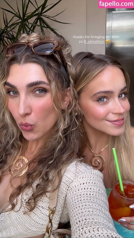 Alexa Blair Robertson 素敵なスター 写真