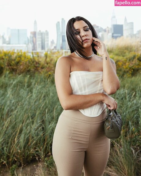 Maleni Cruz ヌードモデル 写真