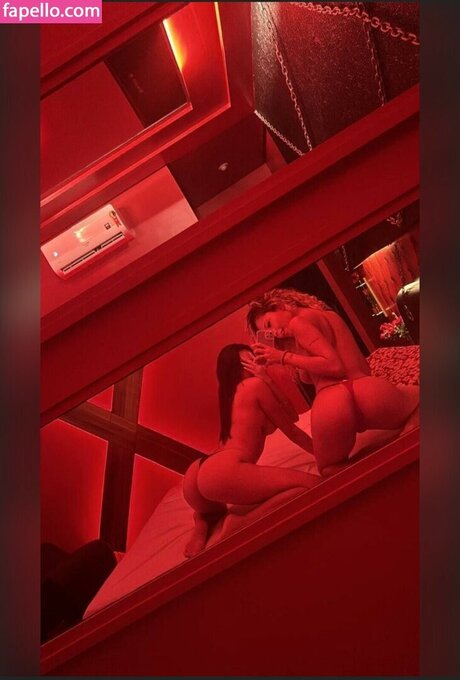 Sarah Melo 完璧なスター 写真