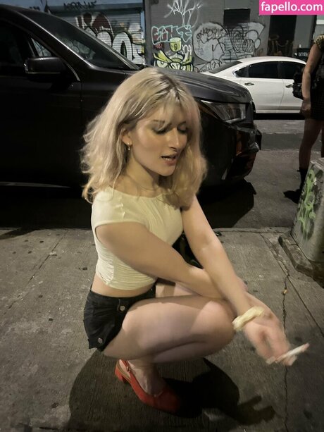 Squirtstain かわいいモデル 写真