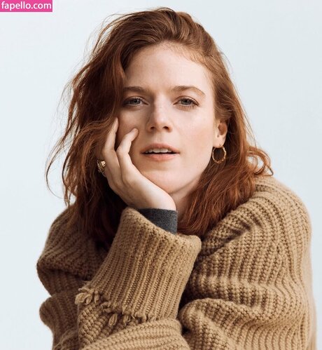 Rose Leslie エロティックなモデル 写真