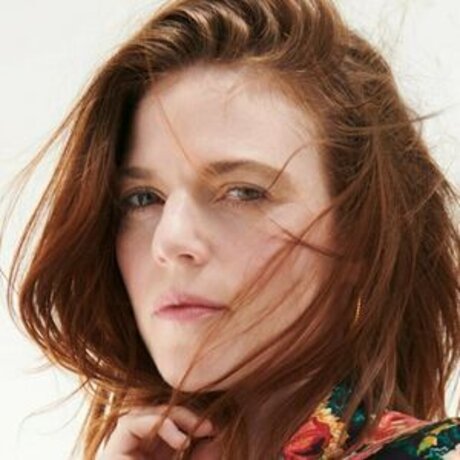 Rose Leslie 高品質女優 写真