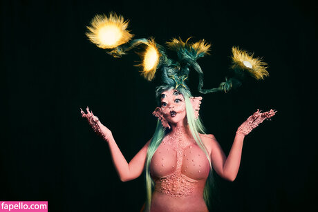 Melanie Martinez 裸のスター 写真