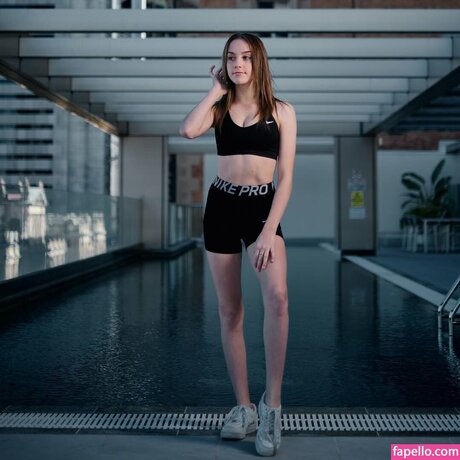 Nicola Crisa ホットなポルノスター 写真