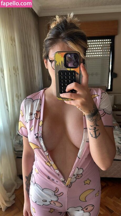 ぽっちゃり痴女OnlyFans アートヌード 写真