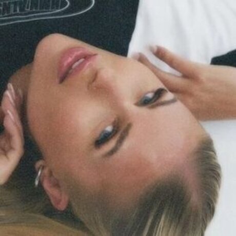 Simone Christensen ポルノスター HD 画像