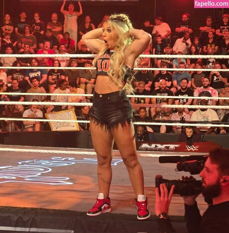 膨らみ OnlyFans ヌード 写真