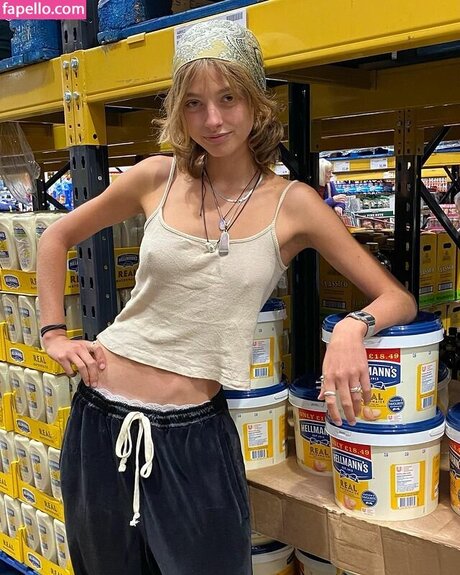 小さいチンポOnlyFans アートヌード ギャラリー