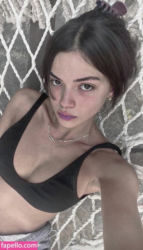 Eyl l Kandemir スター ヌード 画像