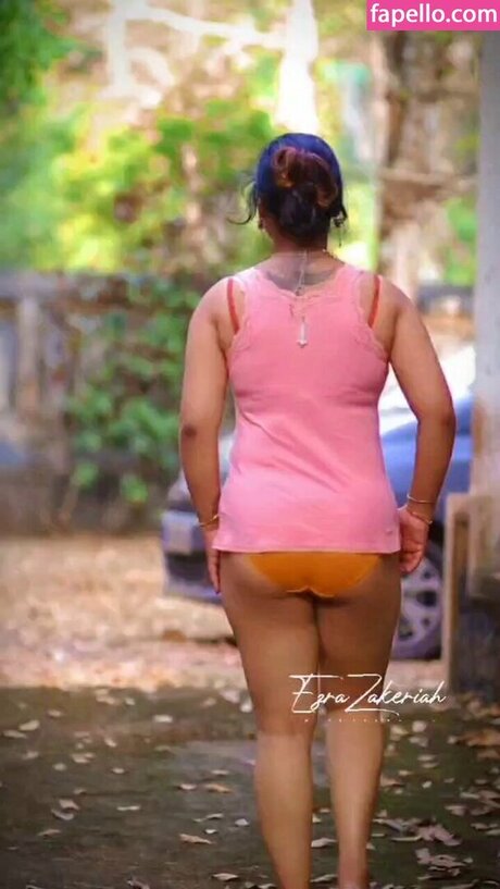 Gowri Mathews ポルノモデル 画像