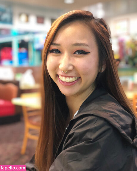 Sophia Phan エロティックモデル 写真