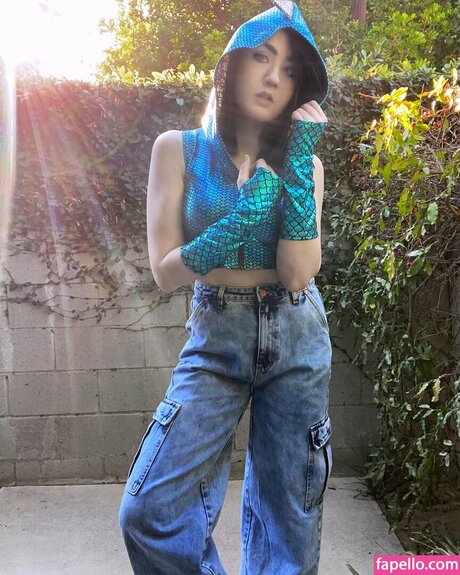 Amy Roberts 裸の女優 画像