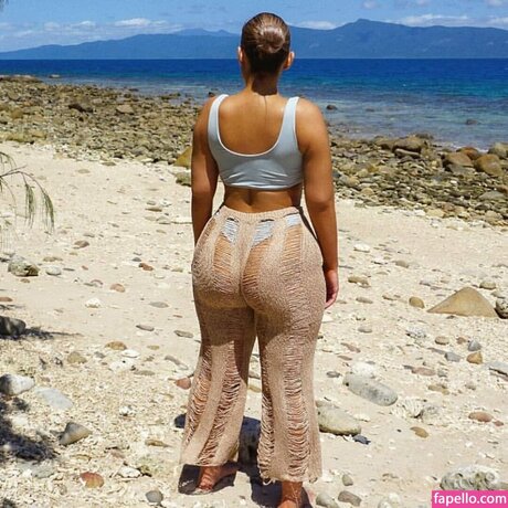 ブルネットの看護師OnlyFans 限定 写真