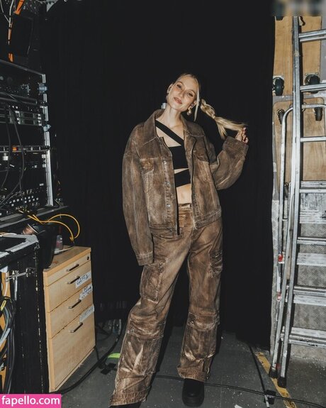 Carolin Niemczyk 素敵なポルノスター 写真