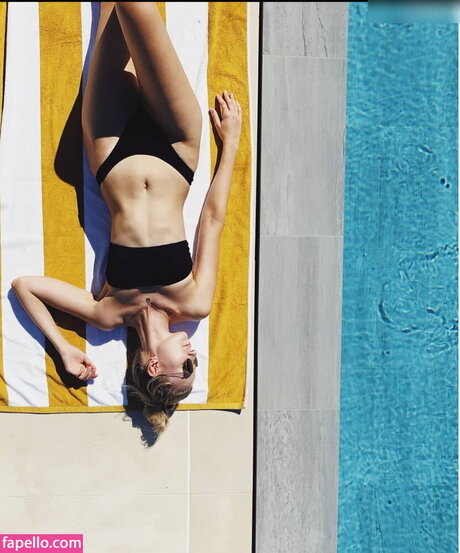 Carolin Niemczyk ホットなポルノスター 写真