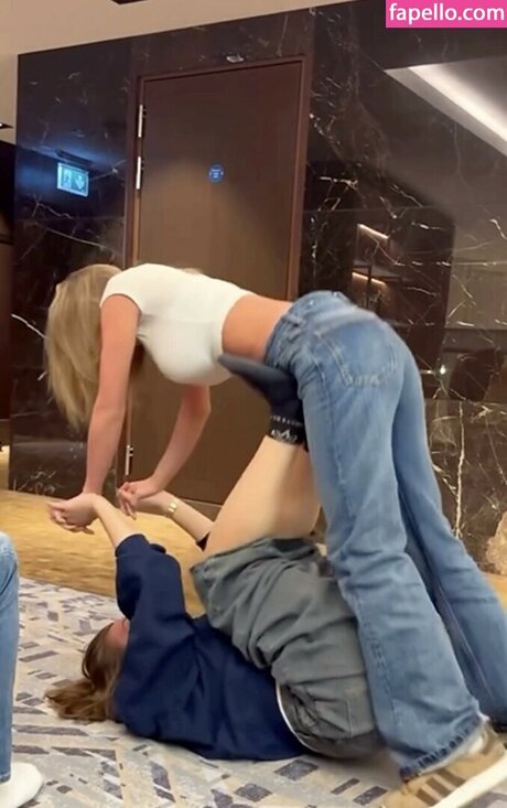 Zoe Clarke 完璧なモデル 写真