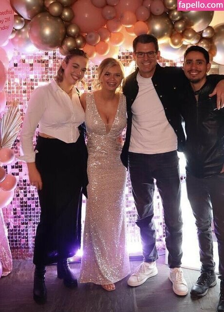 Zoe Clarke ポルノモデル 写真