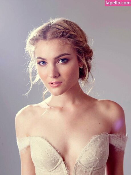 Skyler Samuels xxxスター 画像