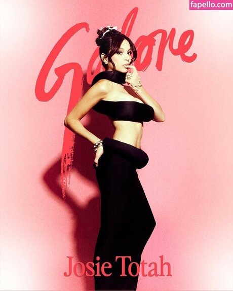 Josie Totah ヌードのポルノスター ギャラリー