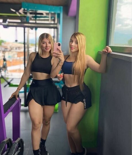 Gemelas Villada xxxポルノスター 写真