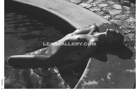 lindsaydemyan エロティックなモデル 画像