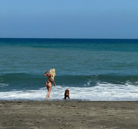 大きな黒い猫OnlyFans ヌード 画像