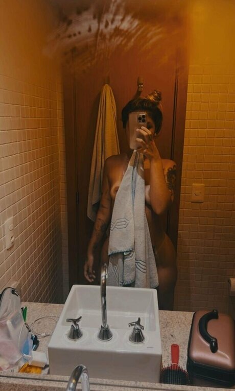 Pamela Sara 裸の女優 写真