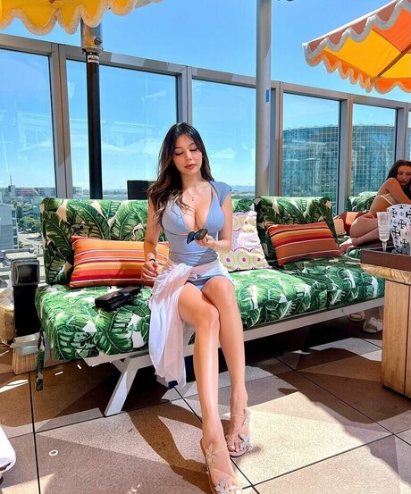 itshellovee top profile image