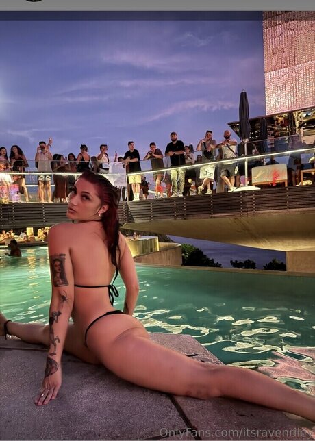 Itsravenriley ポルノ女優 画像