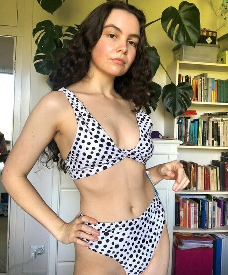 Lucy Holz ポルノモデル 写真