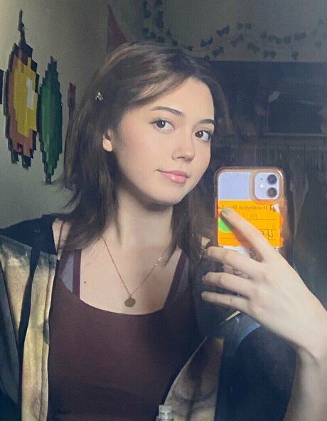 ティーンソロOnlyFans ヌード 画像