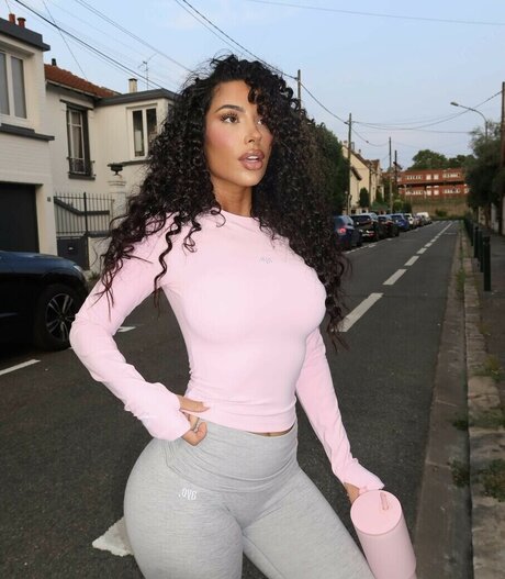 ニューハーフ 熟女 OnlyFans セクシーヌード ギャラリー