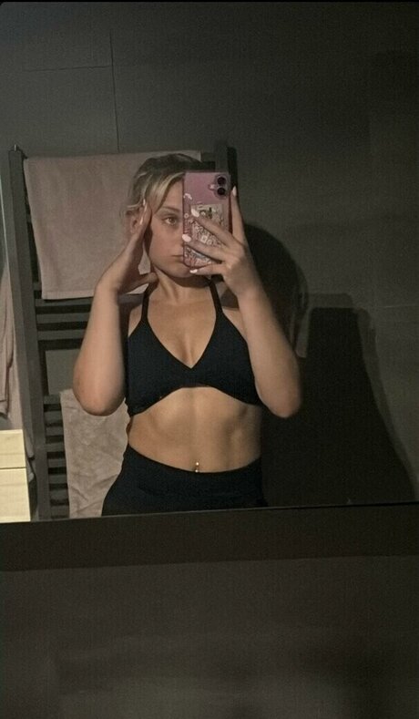 Luceoliviaxo 美しいモデル 画像