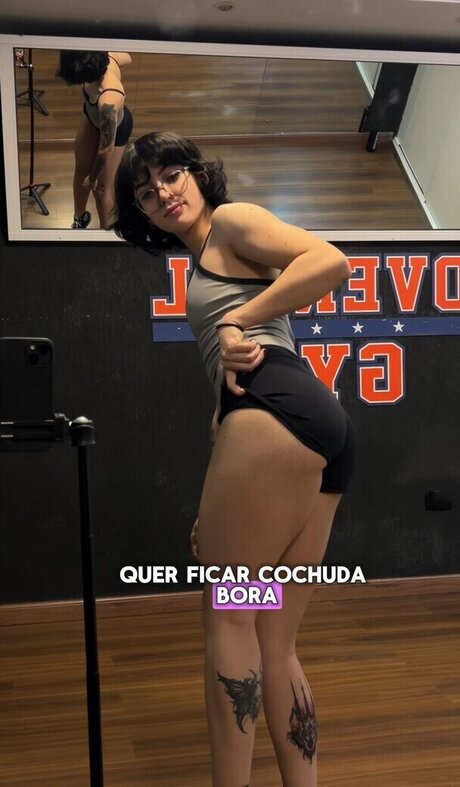 濃厚なラテン系熟女OnlyFans 美しいヌード ギャラリー