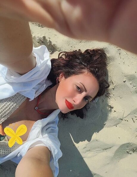 Menna Tayseer ポルノスター ヌード 写真