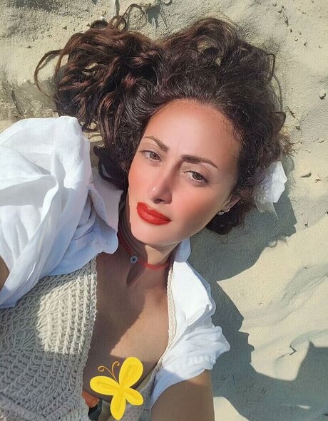 Menna Tayseer エロティック女優 写真