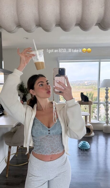 Sara Hesri ポルノスター ヌード 画像