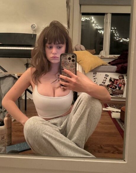 Ella Ballentine アートスター 写真