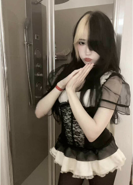 客室乗務員 OnlyFans セクシーヌード 写真