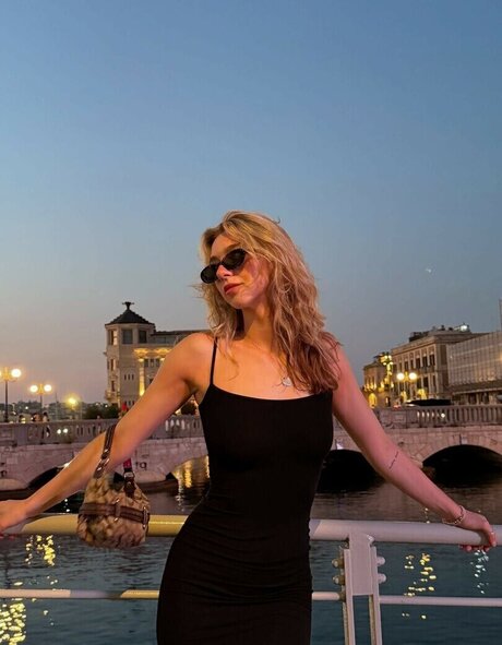 ニューハーフ ドミナトリックス OnlyFans セクシーヌード アーカイブ